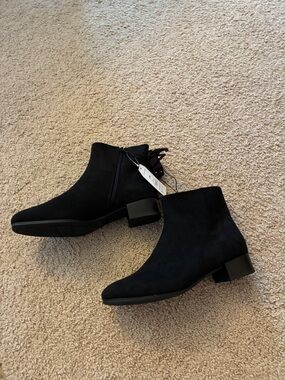 Women's Black Ankle Boots - Classic Side-Zip Chelsea size 10 W